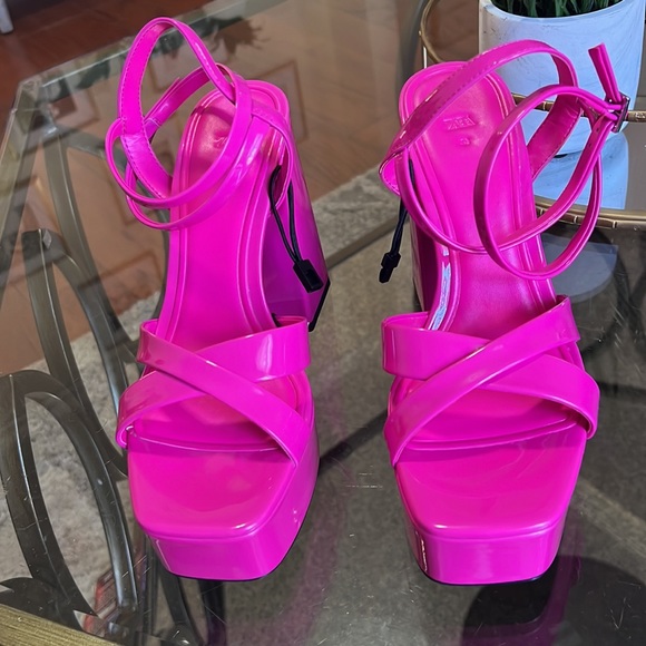 ZARA ~ STRAPPY CHUNKY PLATFORM
HEELED SANDALS (NWT) Bloggers Favorite. - Picture 8 of 11